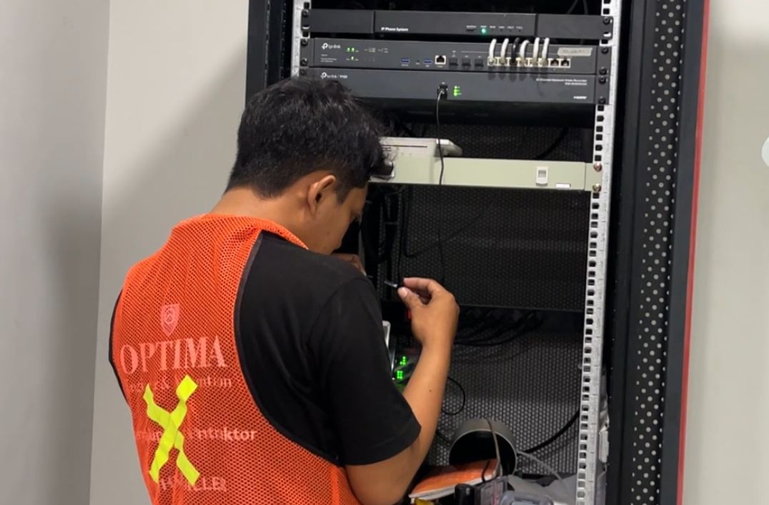 Standar Keamanan VVIP: Mengawal Proyek Ekstra Ketat Instalasi CCTV Kediaman Mantan Presiden Joko Widodo